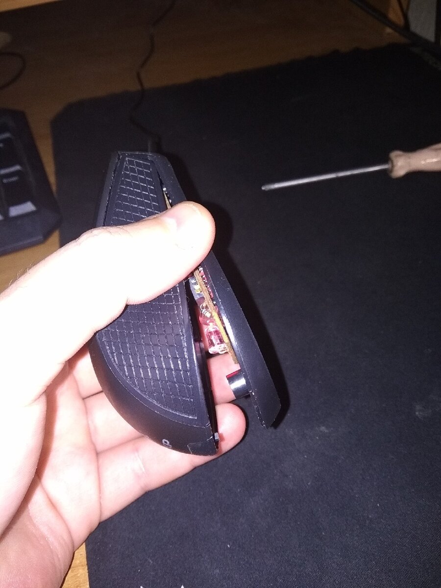 Снимаем корпус "грызуна"