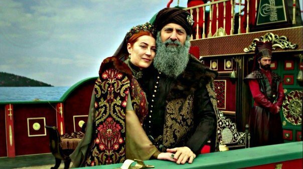 Хюррем и султан Сулейман. Кадр из сериала "Великолепный век"