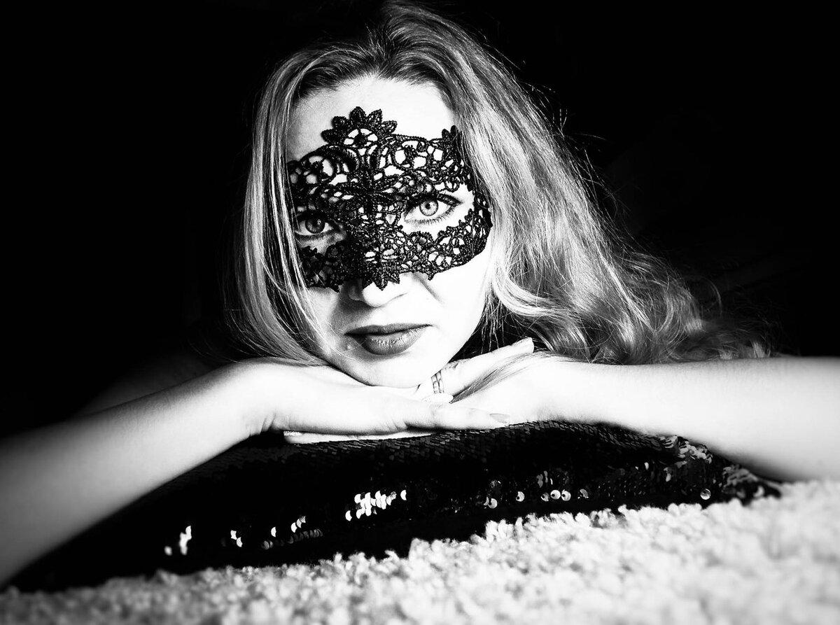 Если вы хотите узнать, что на самом деле думает женщина, смотрите на нее, но не слушайте