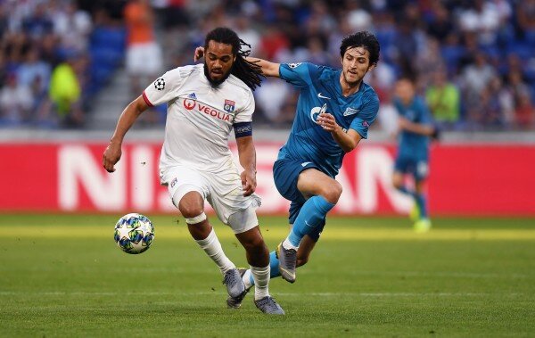 Азмун в одном из эпизодов переиграл капитана Лиона Денайера и забил гол