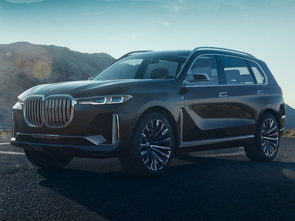 BMW X7 — полноразмерный люксовый кроссовер немецкой компании BMW, который был запущен в производство в декабре 2017 года, но в продажу модель пойдёт только с марта 2019-го. Автомобиль составляет конкуренцию таким моделям, как Mercedes-Benz GLS-класс, Lexus LX и Range Rover. X7 рассчитан в первую очередь на покупателей в США, также в числе важных рынков называются Китай и Россия