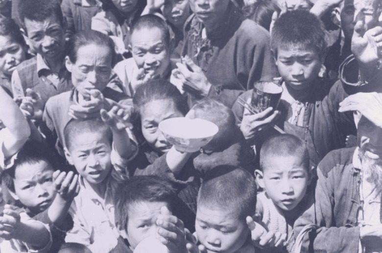 3 голодных года. Мао Цзэдун Великий голод. Великий голод в Китае Мао Цзэдун. Коммуны в Китае 1958. Большой скачок Мао Цзэдуна голод.