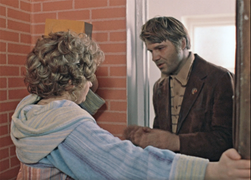 Сцена из фильма, в которой Сергей приходит занять денег у бывшей жены