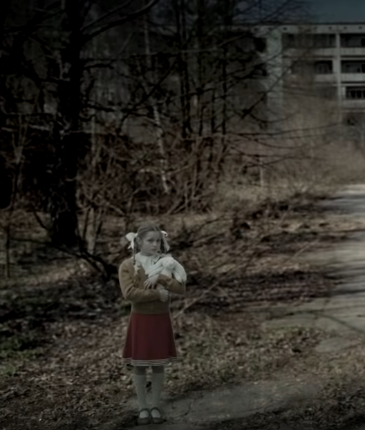 девочка из Припяти (кадр из клипа "Marooned" Pink Floyd)