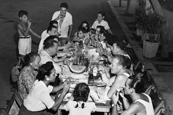 Скромные воскресные посиделки в итальянской семье