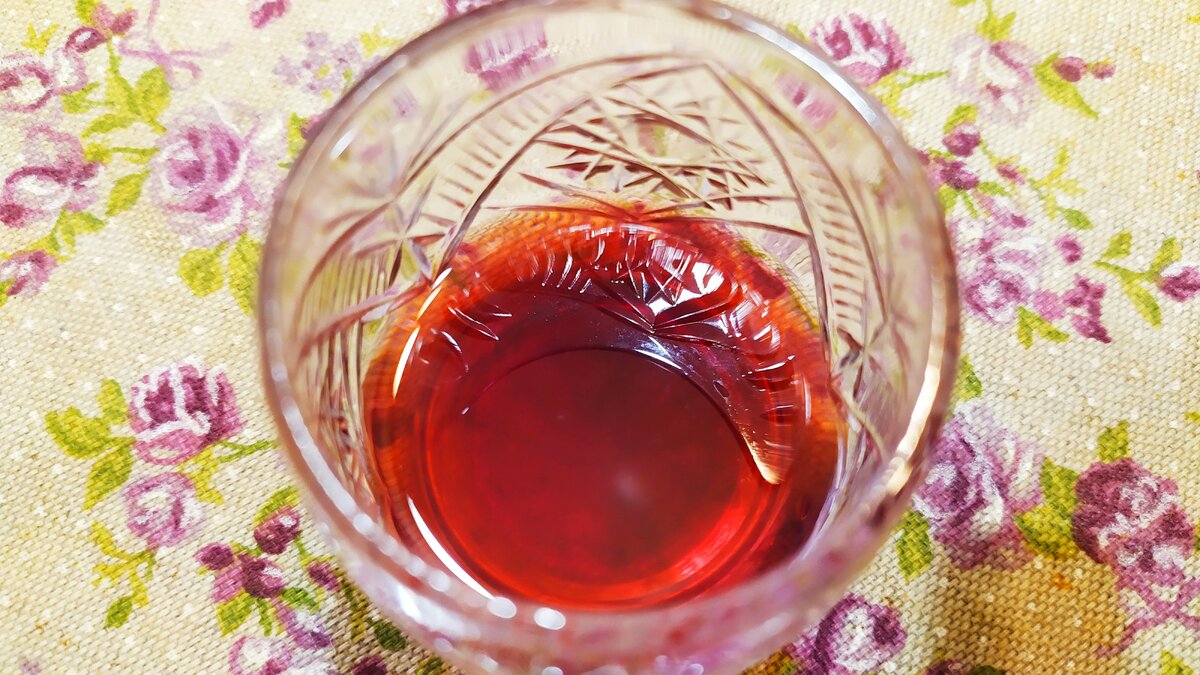 Не забудьте приготовить для непьющих гостей безалкогольный глинтвейн по моему рецепту. :)