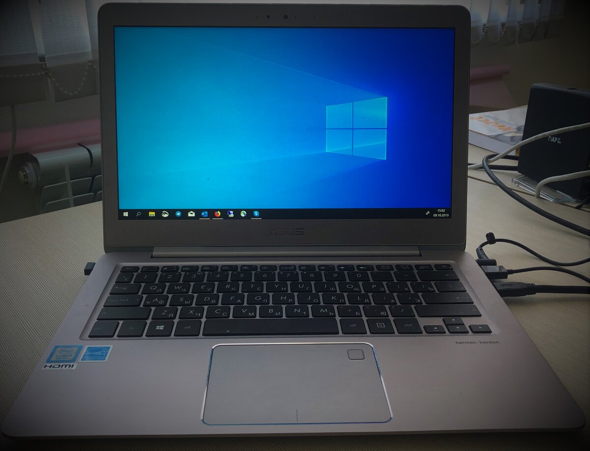 Общий вид на ультрабук.