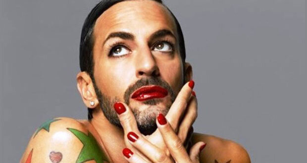 Учитель в школе с макияжем