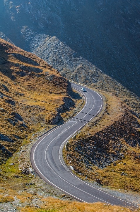 https://pixabay.com/photos/serpentine-alps-mountain-car-road-454249/