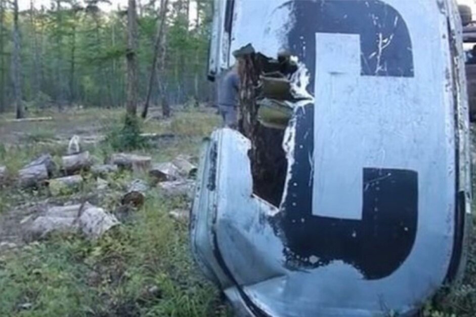 Части самолёта до сих пор лежат в сибирской тайге