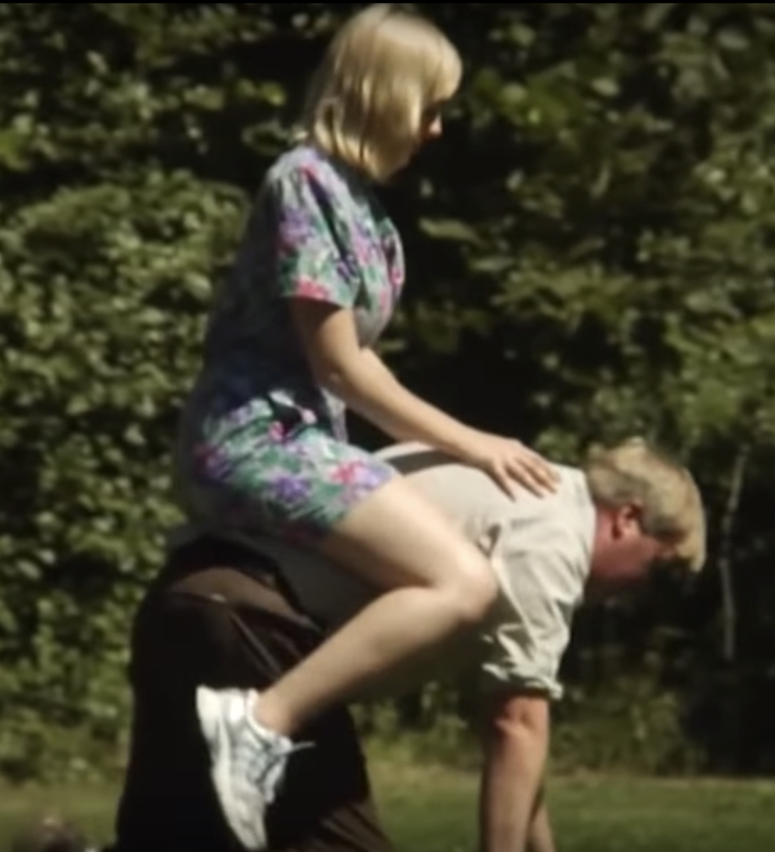 Раб всегда готов услужить и промолчать!