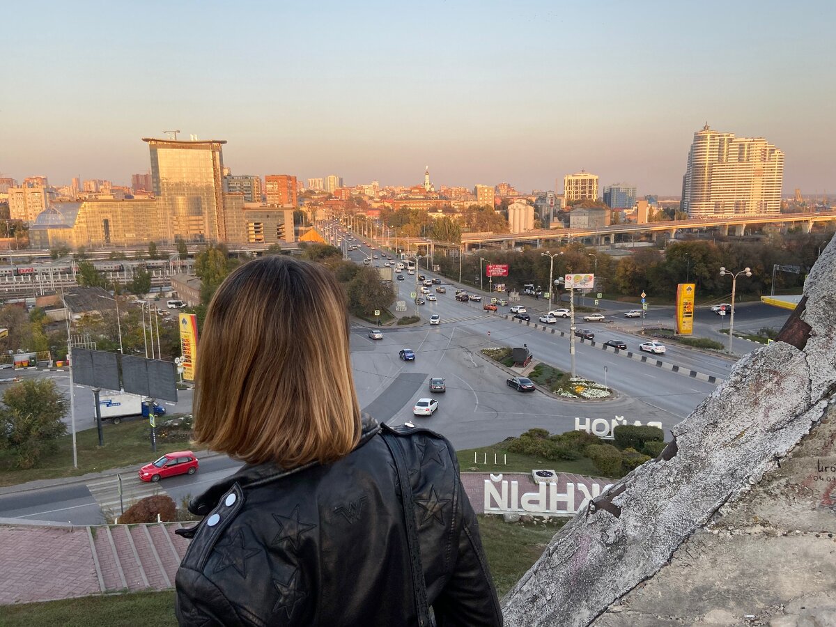 Риэлтор не покупает и не продает недвижимость