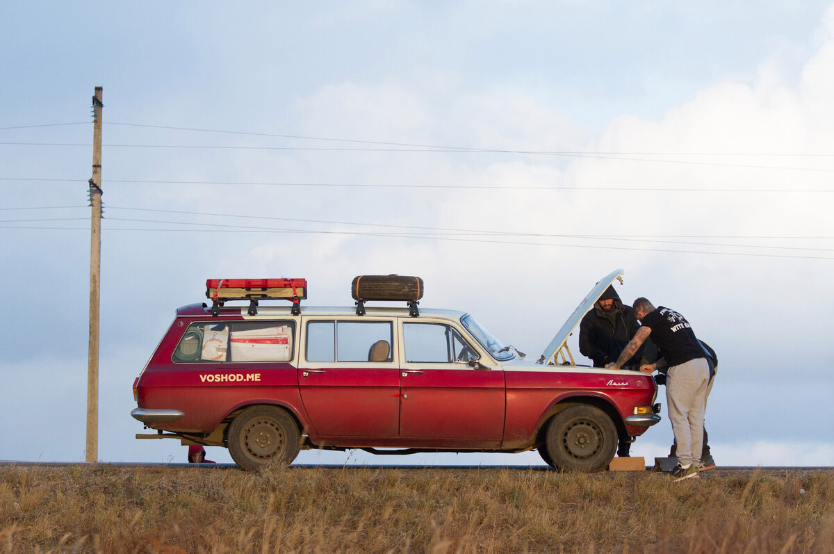 Два сарая ГАЗ-24-02 были куплены для экспедиции. Цена каждой была в районе 50 тысяч рублей. В процессе доработок вложения превысили сумму покупки на порядок 