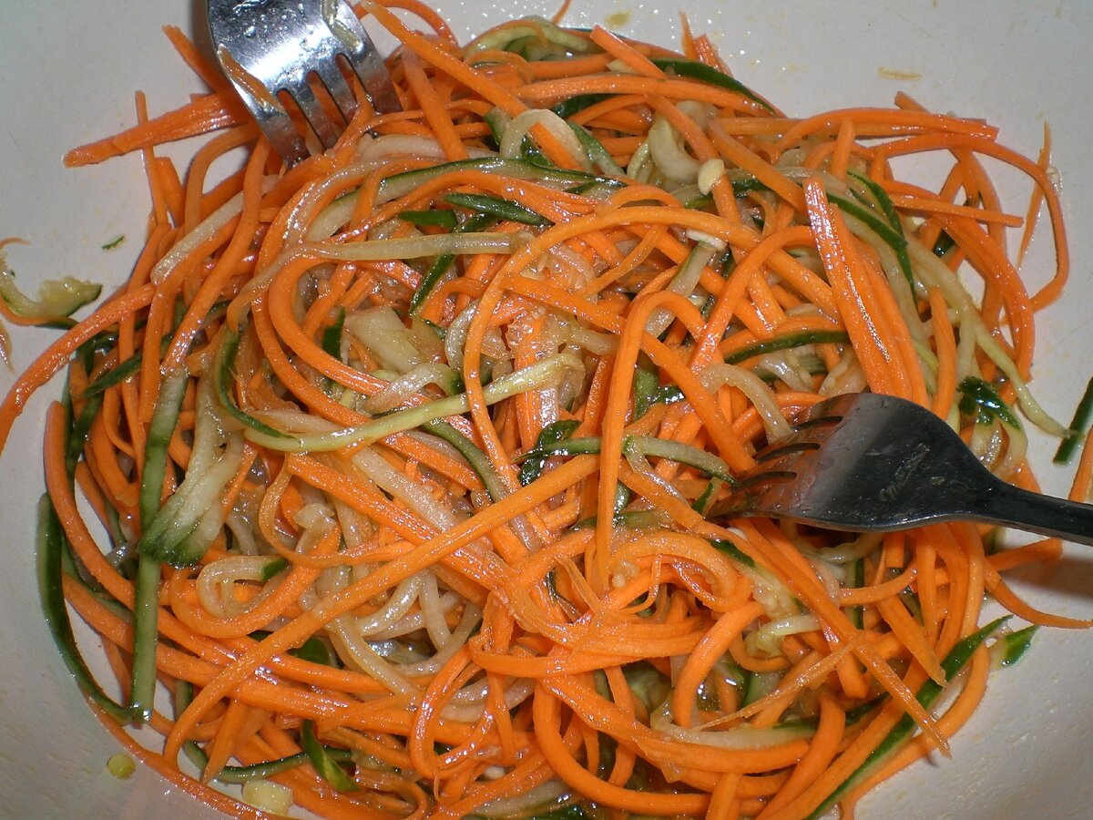 Такой салатик не стыдно подать даже на новогодний стол