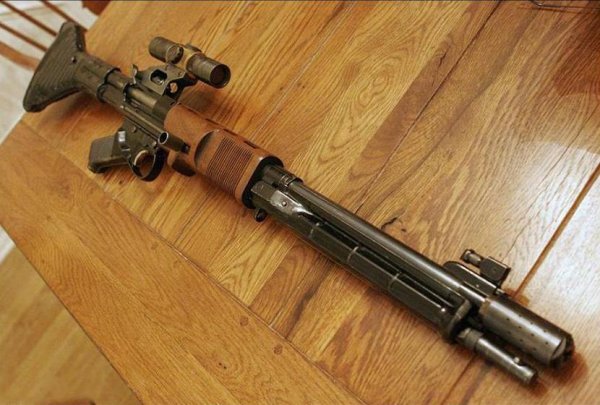 Винтовка FG42/1 производства Rheinmetall-Borsig с оптическим прицелом Gw.ZF.4 фирмы Voigtländer