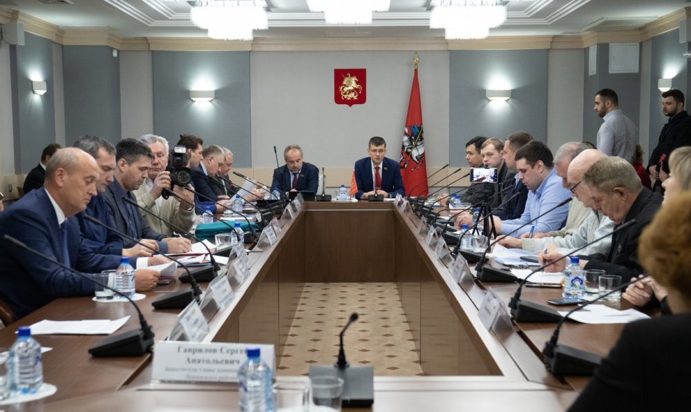 Круглый стол в Мосгордуме по проекту строительства Юго-Восточной хорды. Источник: https://duma.mos.ru 