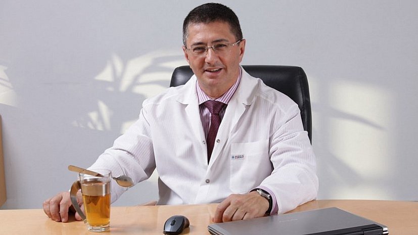 Александр Леонидович Мясников главный врач Московской городской клинической больницы № 71 и Кремлёвской больницы Управления делами Президента РФ. Участник и ведущий медицинских программ на телевидении и радио. 
