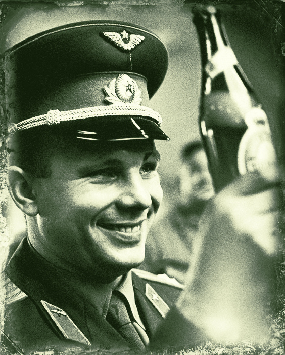 Ю.А Гагарин и бутылка пива.