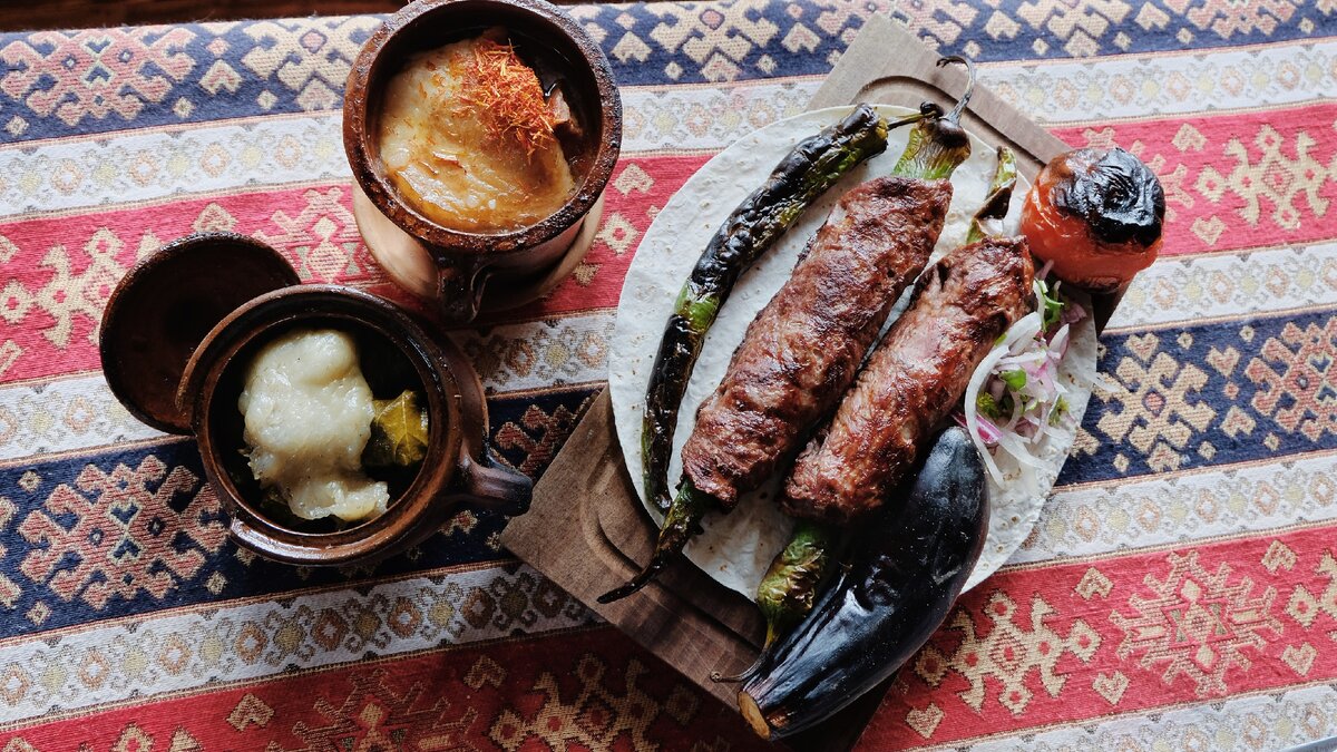 Традиционная азербайджанская кухня: много баранины и курдюка - бараньего жира. 