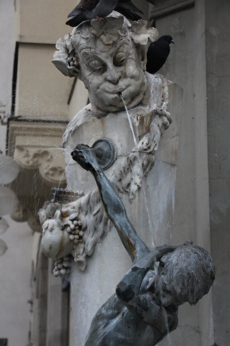 Фонтан в центре Мюнхена