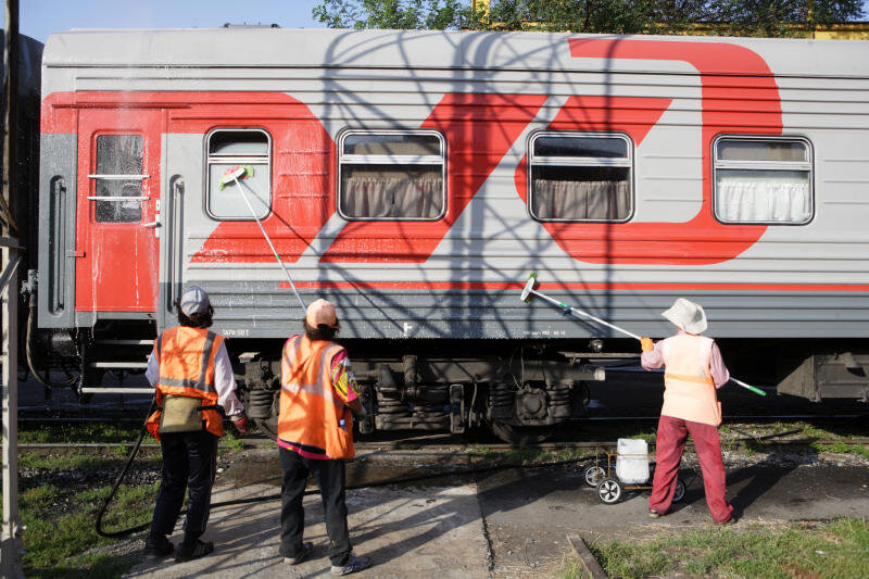 Мойка вагона. Фото visual.rzd.ru