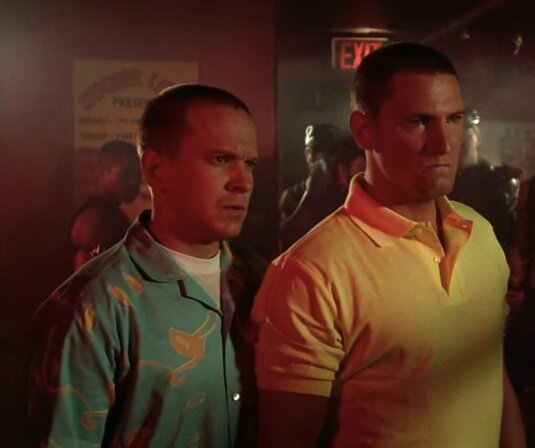 Брант фон Гофман в роли кадета Кайла Бланкса (справа) и Скотт Томсон в роли кадета чада Коупленда