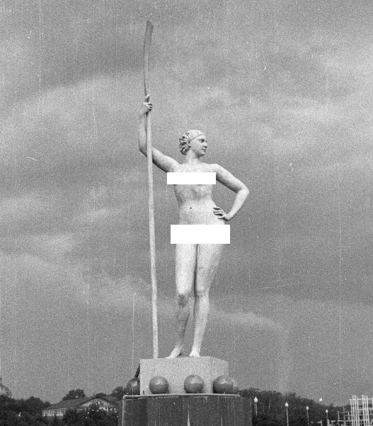 Скульптура работы Ивана Шадра, 1935 год.