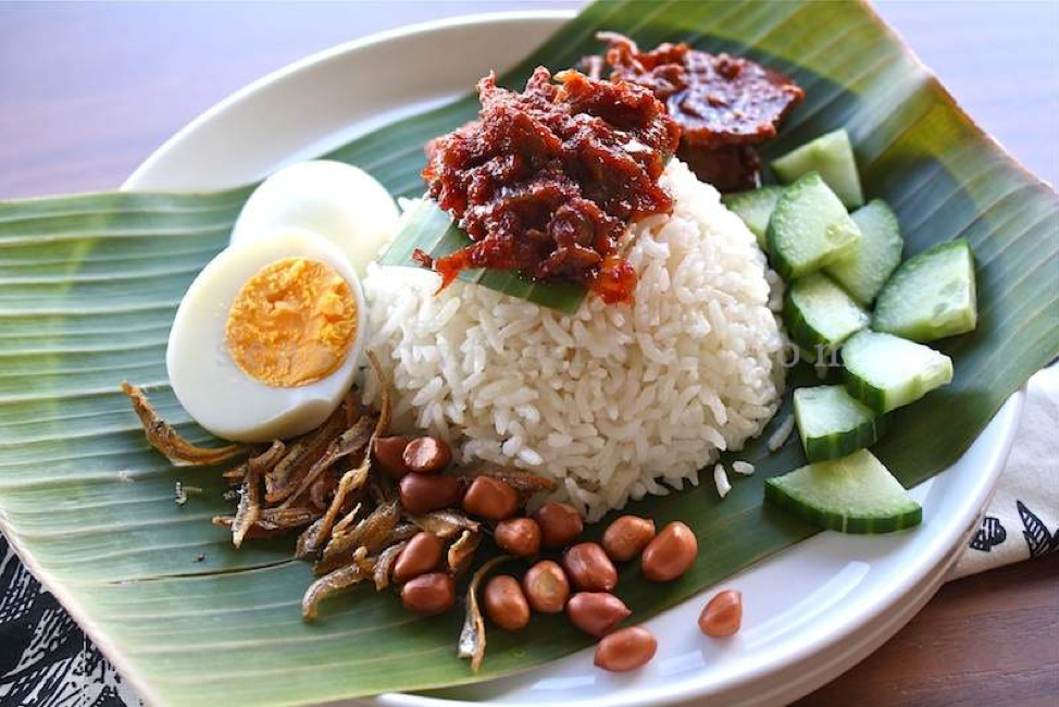 Кухня малайзии. Наси Лемак. Рис Наси Лемак (рис с кокосовым молоком). Малазия: Наси Лемак. Наси Лемак блюдо.