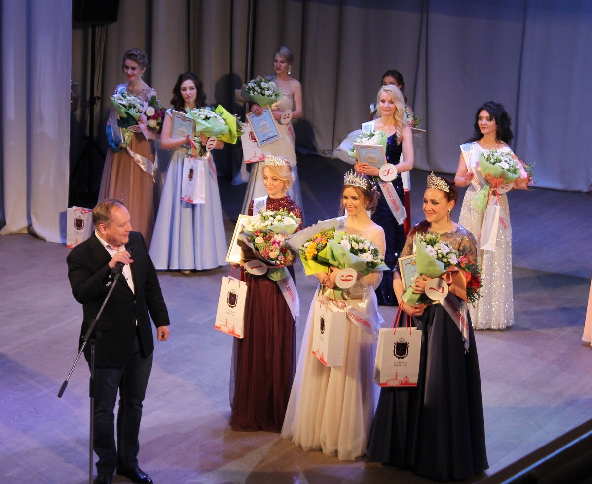  Победительницы конкурса на награждении
