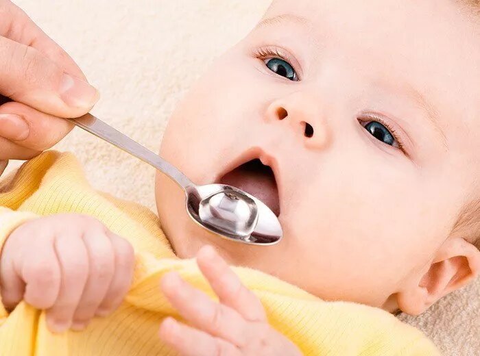 Как напоить малыша, если отказывается от воды?