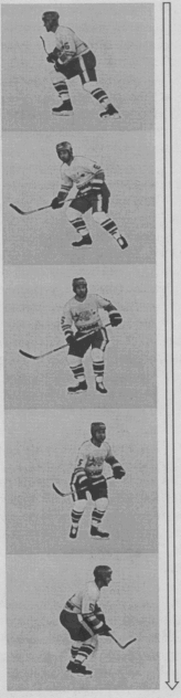 Выполнение поворота на двух ногах не отрывая коньков ото льда во многом схоже с поворотом переступанием, выполняемом на одной ноге. Отличие состоит в том, что в этом виде поворота тяжесть тела распределяется на обе ноги, которые в равной мере принимают участие во вращательном движении, и лишь в завершающей фазе ОЦМ переносится на ногу, одноименную направлению поворота, и она несколько опережает другую. Своевременное подтягивание другой ноги способствует началу последующего маневра.

На рис. показан поворот на 180° при переходе из обычного бега в движение спиной вперед.
Поворот прыжком выполняется толчком одной или двух ног с резким вращательным движением сначала головы, плеч и туловища в сторону поворота. В момент приземления ноги широко расставлены, плавно сгибаются в коленях для обеспечения устойчивости и быстроты перехода к очередному маневру. Этот способ применяется обычно при переходе к бегу спиной вперед.