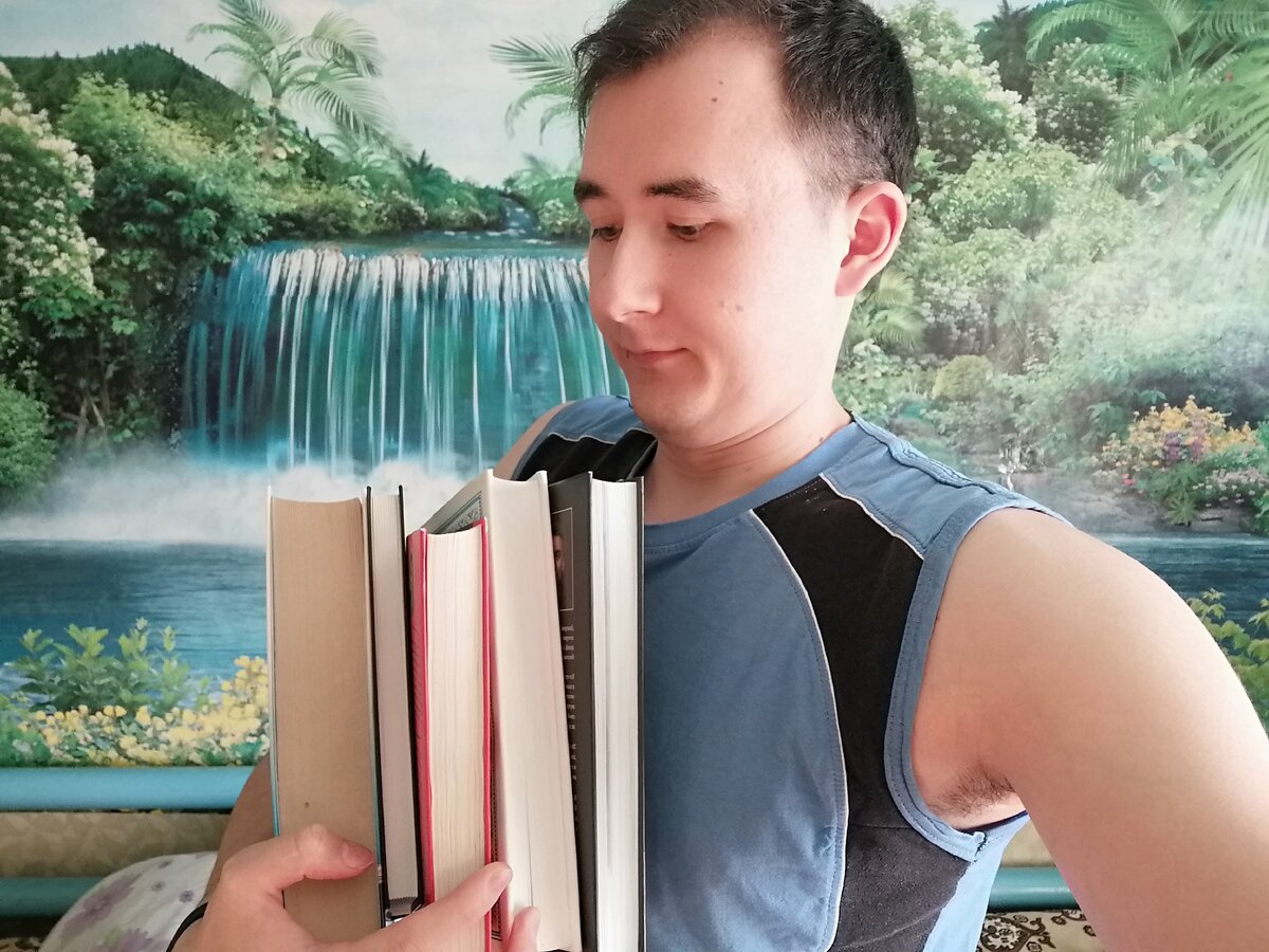Держу книги