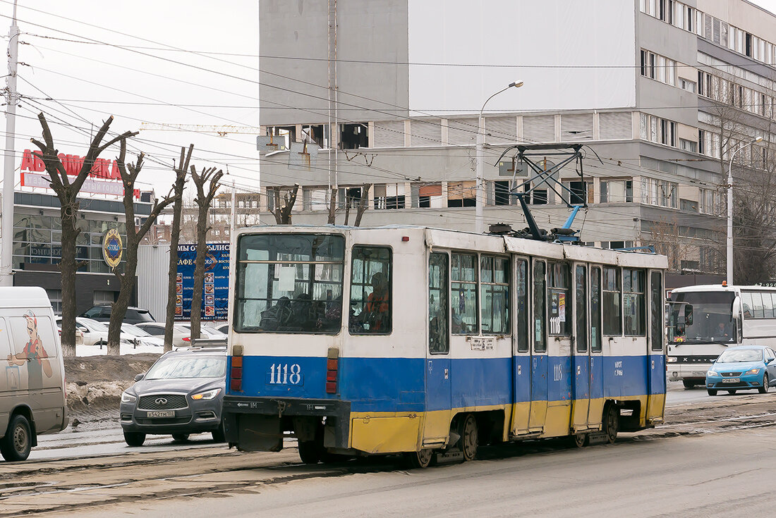 Фото собственного авторства. Вагон 71-608К на улице Менделеева. Именно на этом участке произойдут события, описанные ниже.