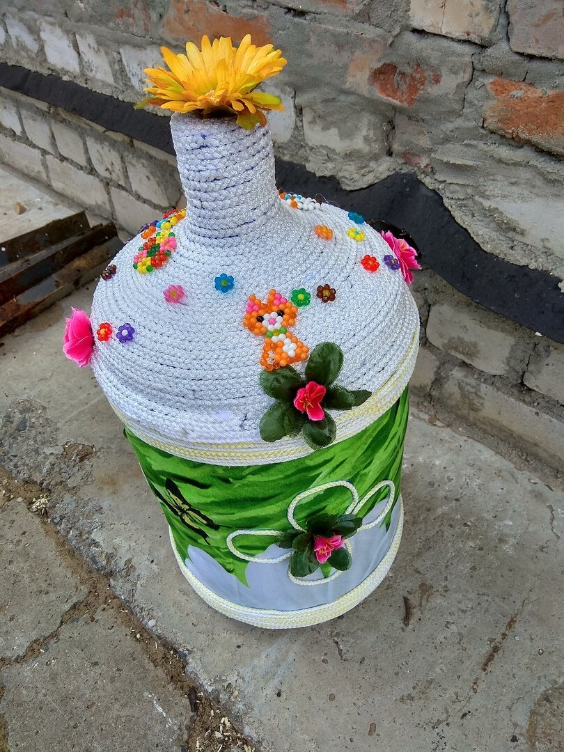 Бутыль из под воды.