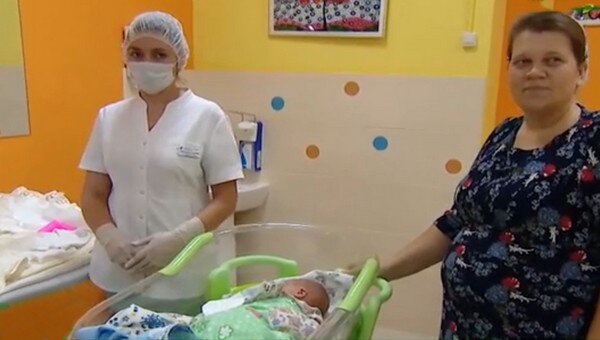 Счастливая мама 14 ребенка, фото из сети