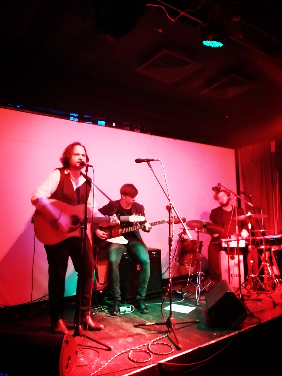 Немного размытые получились парни