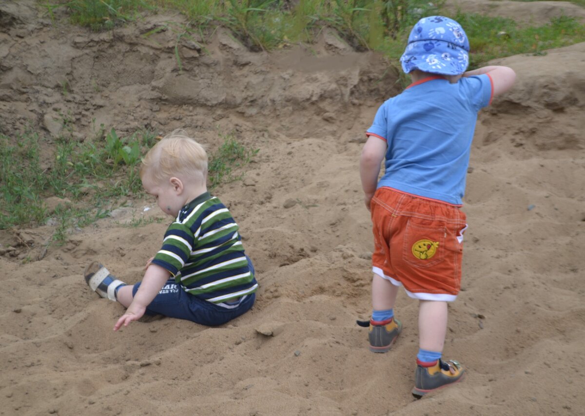 Даня 3 месяца в семье.