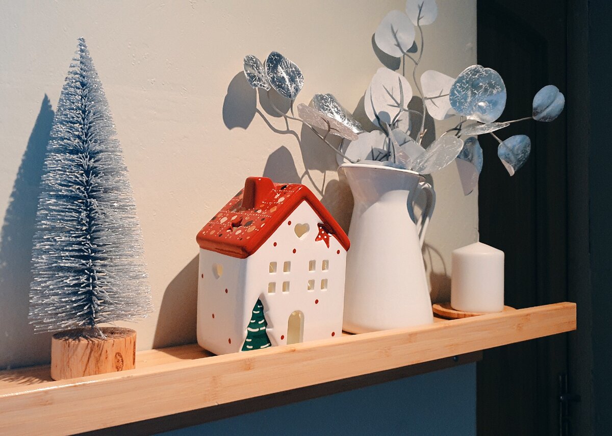 Елка, домик, ветки Фикс прайс, кувшин Икеа