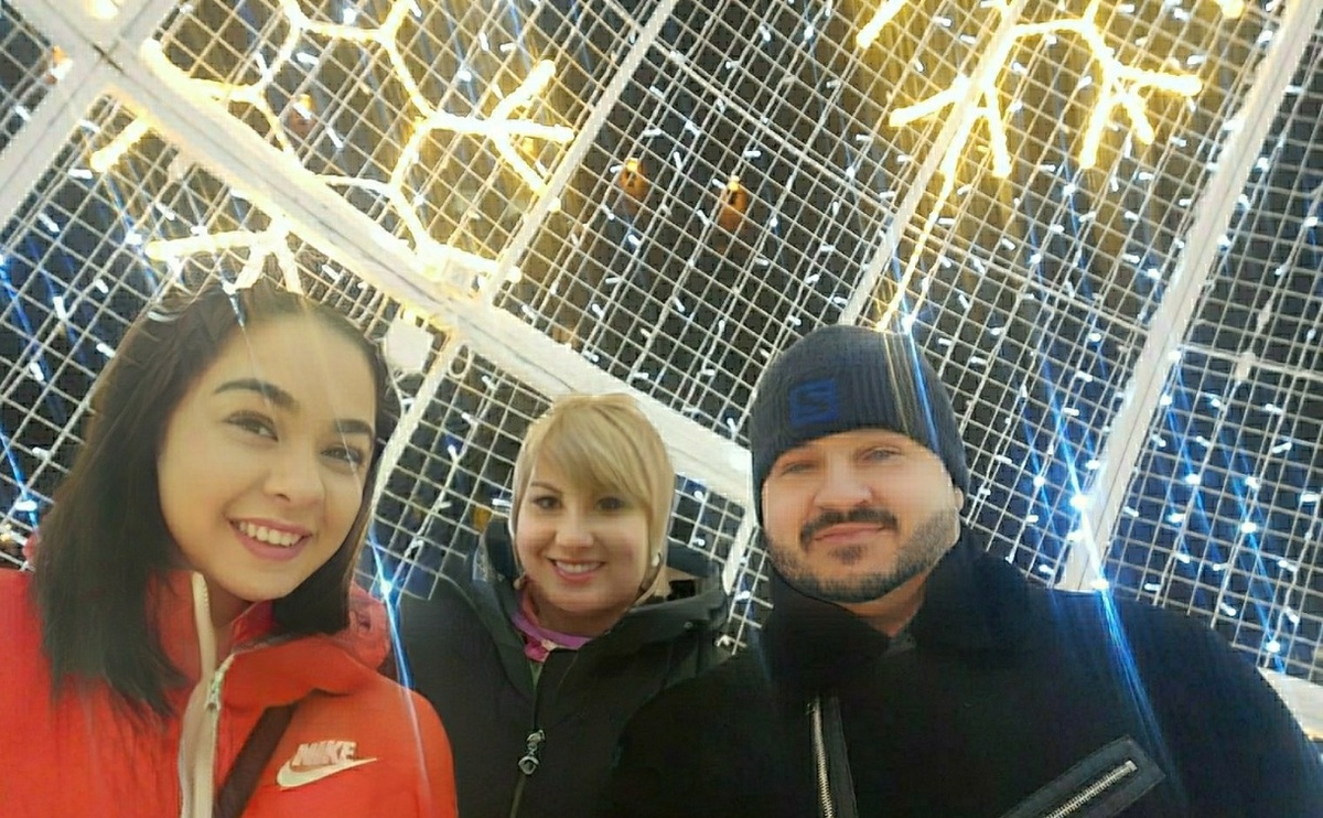 Только двое должно быть в отношениях. 