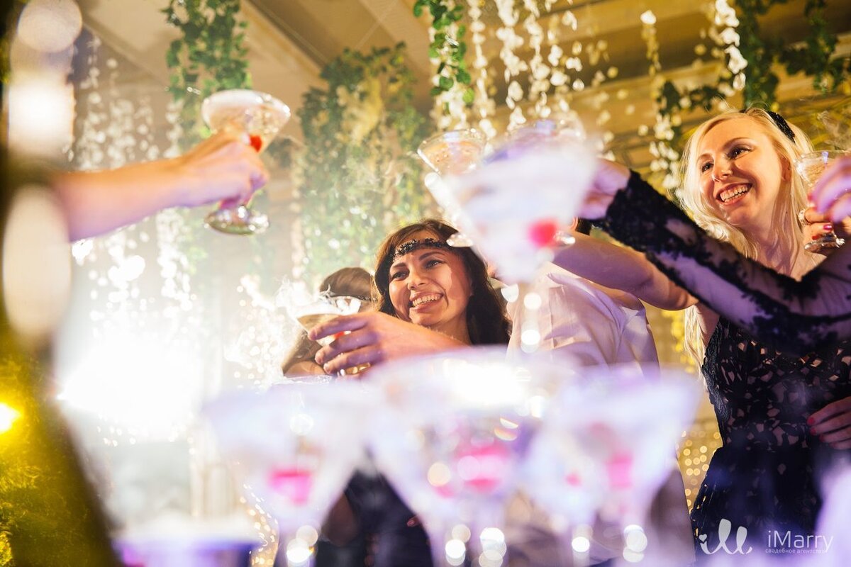 Как провести девичник с подругами: ТОП идей и мест 