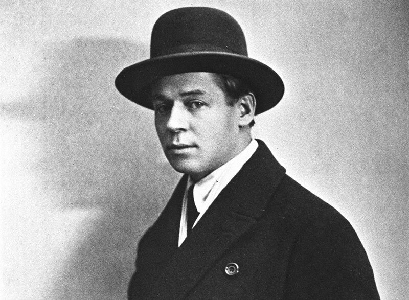 Парнишка Есенин, невротик: любовь обрел, а угробил все бутылкой, проявив хмелем свою истинную сущность - яростную, приправленную манией преследования; тем самым, угробил он свое житейское счастье.