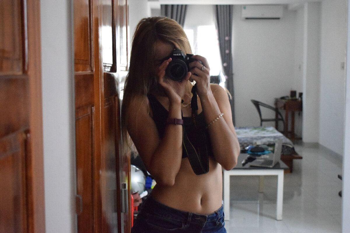 Девушка. Автопортрет в зеркало