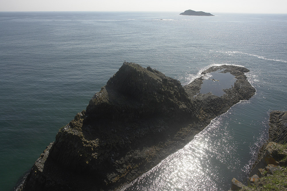 Ошибка мыс. Ошибка мыс. Каспийское море шторм. Сахалин самый большой остров россии. Мыс тобизина остров русский.