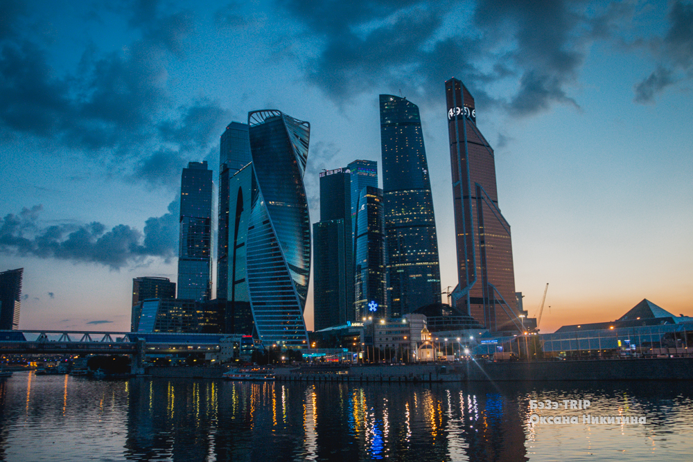 До чего доводит девчонок Москва-Сити? )0