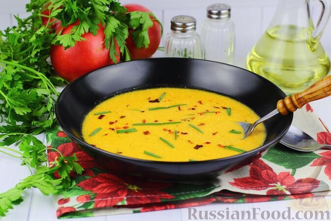 куриный суповой набор, куриное филе, чечевица, помидоры, перец сладкий, лук репчатый, чеснок, перец чили, масло растительное, соль, перец чёрный молотый, лавровый лист, куркума молотая, паприка молотая, перец красный молотый, вода, лук зелёный