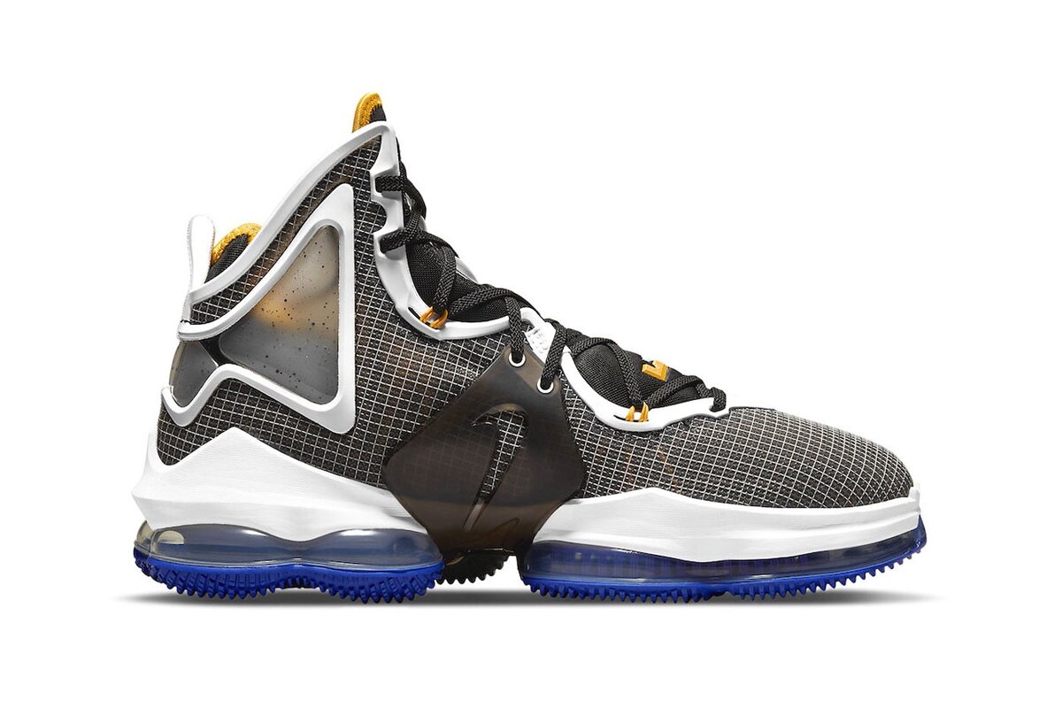 Nike LeBron 19 «Hardwood Classic»