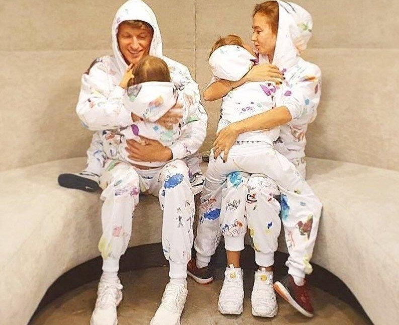 С детьми Робертом и Софией.