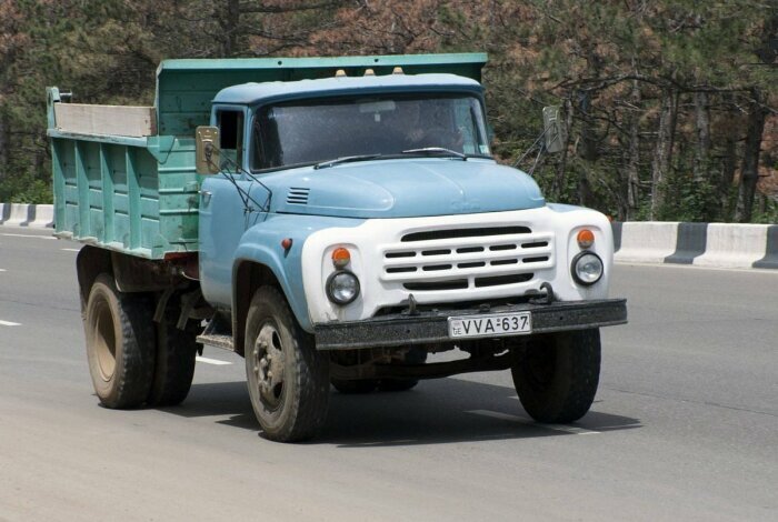 Не первый советский грузовик. |Фото: carsweek.ru.
