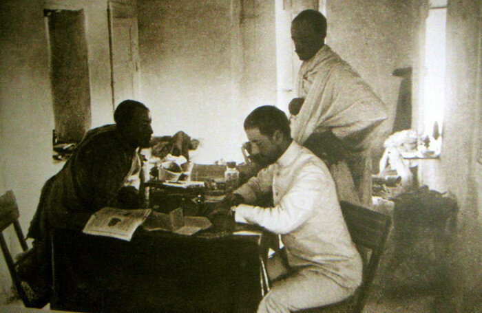 1913 год, Гумилев работает над Африканским дневником