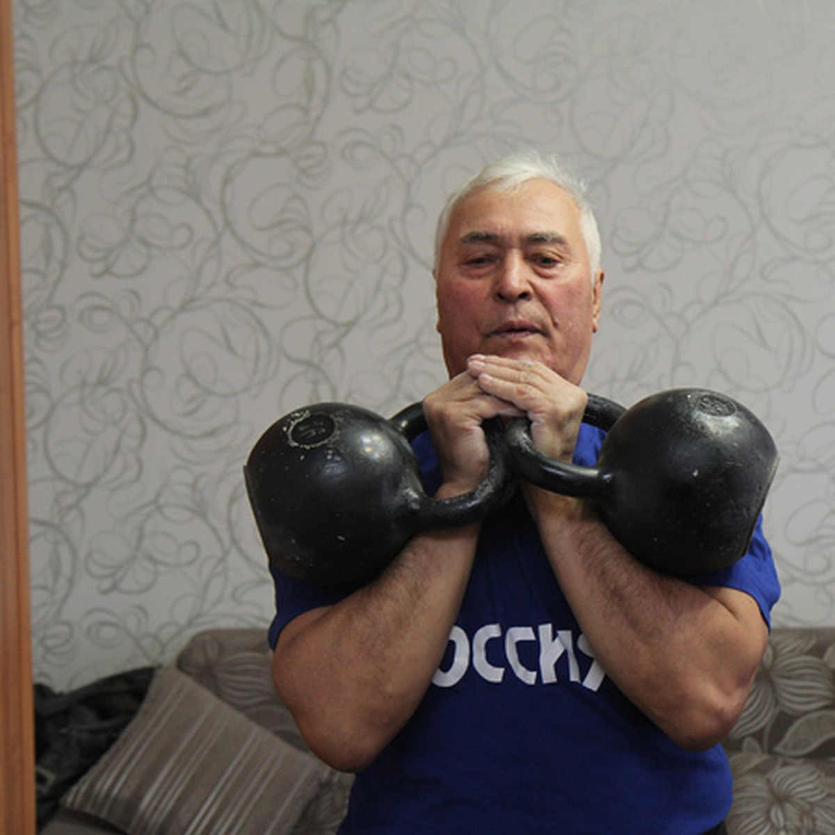 Старец Фёдор и любимые гири.